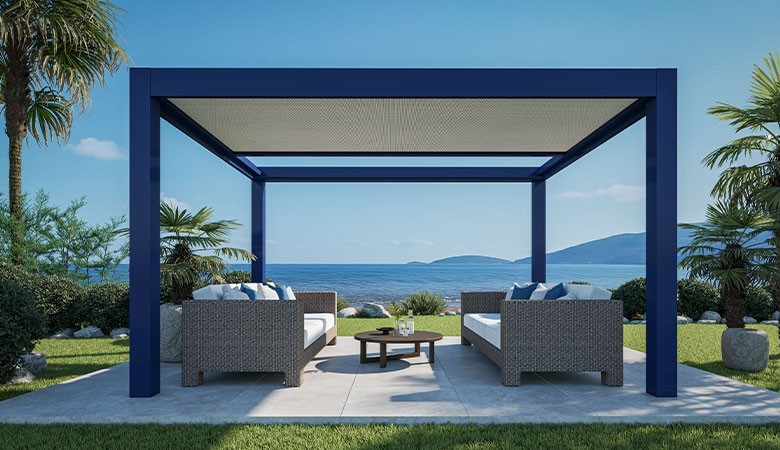 Ambiance 3D - Pergola toile - Solicanva S - RAL 5003 - toile Sunworker SWK6 White M005 - fermée Ambiance 3D - Pergola toile - Solicanva S - RAL 5003 - toile Sunworker SWK6 White M005 - fermée