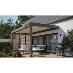 Pergola bioclimatique Solibio - 1 module - remplissage latéral lames persiennes orientables ton bois chêne clair RAL 7006