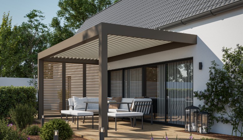 Pergola bioclimatique Solibio - 1 module - remplissage latéral lames persiennes orientables ton bois chêne clair RAL 7006 Pergola bioclimatique Solibio - 1 module - remplissage latéral lames persiennes orientables ton bois chêne clair RAL 7006